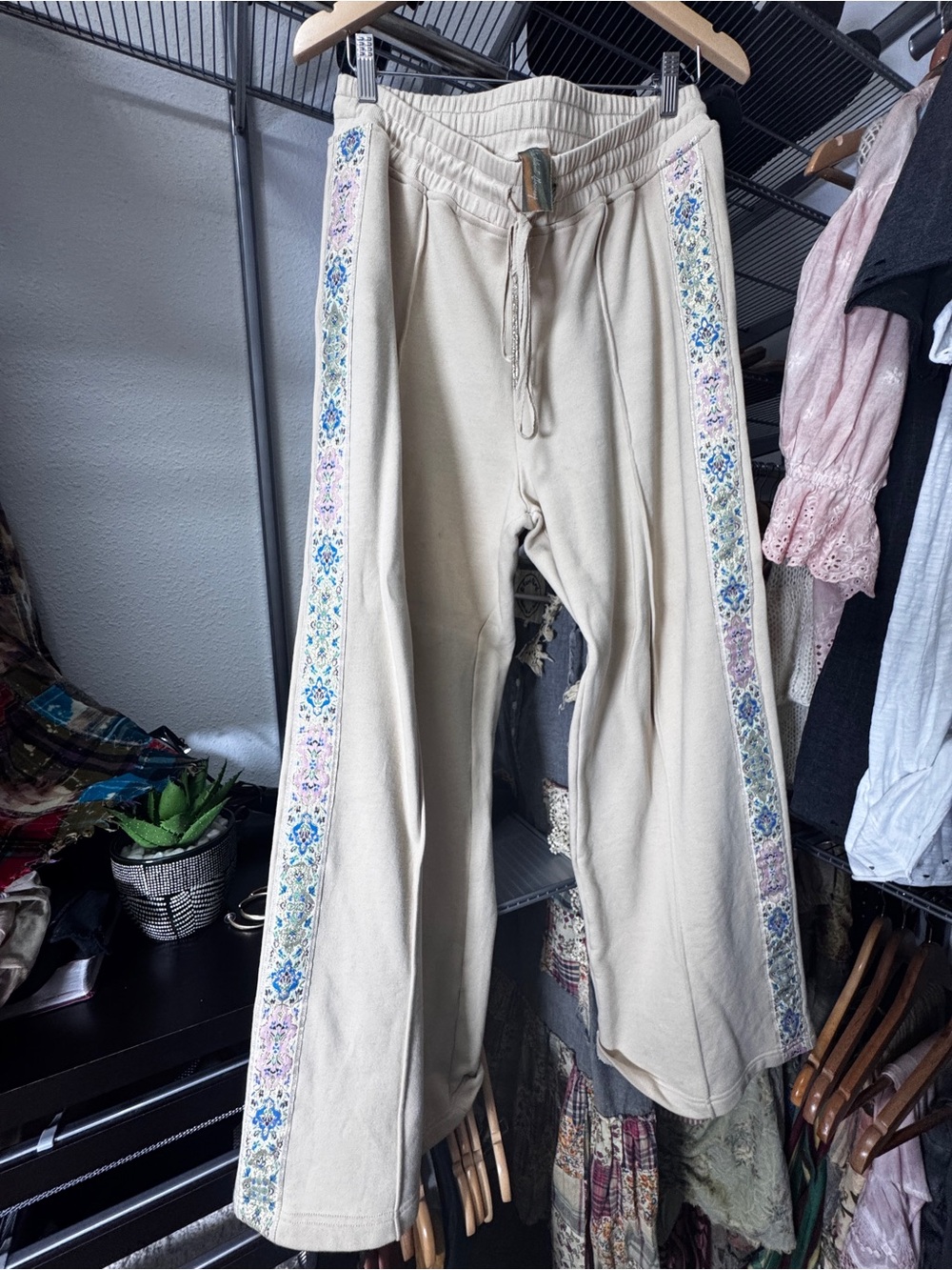 Aratta Cream Wide-Leg Pants with Floral Side Trim